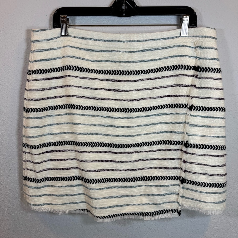 LOFT Womens Ivory Striped Tweed Frayed Wrap Mini Skirt Size 14 Chevron Pattern - Picture 9 of 10